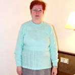 First pic of This mature slut loves to get naked and wet