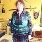 First pic of Mature slut showing off her naughty ways