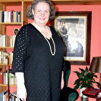 First pic of This mature slut loves to get naked