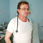 First pic of Zum ersten Mal beim Frauenarzt