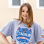 First pic of 
	  Jeff Milton shows her thighs (16 pictures) - Sexy Models