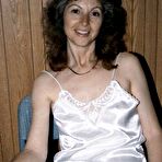 Second pic of REAL MATURE AMATEURS - by homemadejunk.com