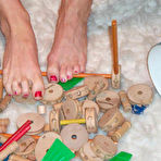 Second pic of Strong feet & toe tricks at purefeet.com