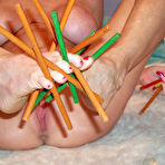 Third pic of Strong feet & toe tricks at purefeet.com