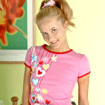 Second pic of Clubseventeen.com - 18 Year old girl going naughty