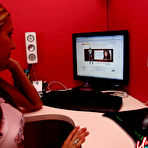 First pic of YOUNG COURTESANS -//- Young college girls sleep with strangers for cash!