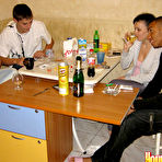 First pic of YOUNG SEX PARTIES // teenagers hanging out and fucking loud!