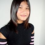 First pic of 18 Year old Pattaya teenager Apple strips off her tight nubile body.