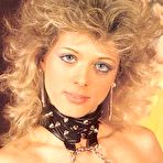 First pic of Retro porn ~ Blonde seventies lady filled with two cocks!