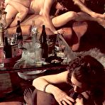 Third pic of Rodox black retro bull banging a retro lady