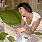 First pic of SELL YOUR GF -//- Guys sell their GFs to strangers like prostitutes!!!