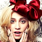 Second pic of Pixie Lott posing sexy, shows her legs