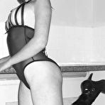 Third pic of Sex girlfriend pics :: Hot images of a bare wife posing around the house 