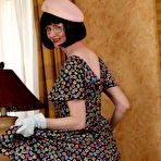 Second pic of  ffstockings sexy nylon milf in stockings