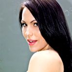 First pic of Katie Banks looking sexy outside!