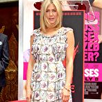 First pic of Jennifer Aniston at Hand & Footprint ceremony