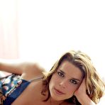 First pic of Neve Campbell