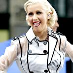Third pic of Christina Aguilera performs at Early Show stage