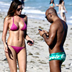 Second pic of Aida Yespica sexy in bikini on the beach