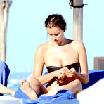Fourth pic of Irina Shayk shows her round ass in tiny bikini