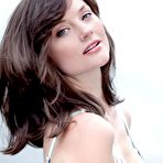 First pic of Lisa Kate lets her soft and inviting big boobs hang loose