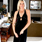 First pic of AllOver30.com - Introducing 40 year old Layla