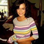 First pic of Kinky babe showing off her round tits