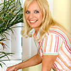 First pic of AllOver30.com - Introducing 49 year old Merilyn