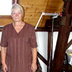 First pic of Amateur older lady caught shaving her pussy