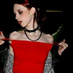 First pic of Liz Vicious shows her pale white body