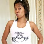 First pic of Manila street teen poses nude for a few dollars