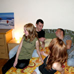 First pic of YOUNG SEX PARTIES // teenagers hanging out and fucking loud!