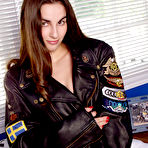 First pic of Hot Babe Alissa White showing off