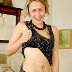 First pic of Yanks.com Real Girls Masturbating