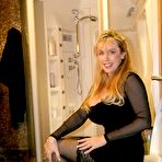 First pic of ::: Wifey's World :::