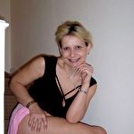 Third pic of Slutty wife spreads on the stairs | MATURE XXX PICS