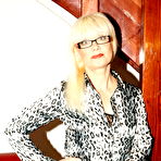 First pic of Sexy mature librarian getting her pussy wet