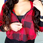 First pic of Yanks.com Real Girls Masturbating