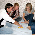 First pic of YOUNG SEX PARTIES // teenagers hanging out and fucking loud!