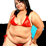 First pic of Lil Thunder has a big butt and she loves to show it off.