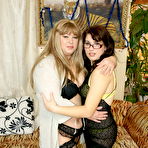 First pic of Horny teen fisting a chubby mature slut