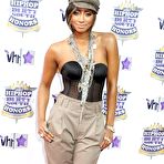 Third pic of Keri Hilson posing for paparazzi at Hip Hop Honors redcarpet
