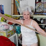 Second pic of Free Granny 001