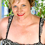 First pic of MILF Porn
