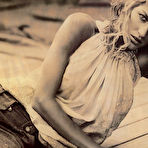 Second pic of Gisele Bundchen caught topless changing clothes in a car
