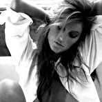Fourth pic of Gisele Bundchen caught topless changing clothes in a car
