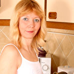 First pic of MILF Porn