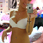 First pic of Sex girlfriend pics :: Naked babe fingering her twat 