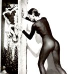 Fourth pic of Carla Bruni
