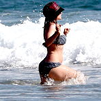 First pic of Avril Lavigne picture gallery